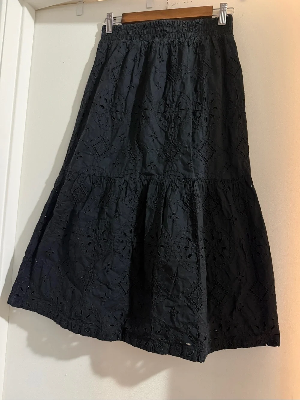 GAP Black Eyelet Tiered Midi Skirt - Picture 1 of 2